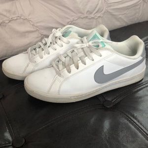 White nike sneakers